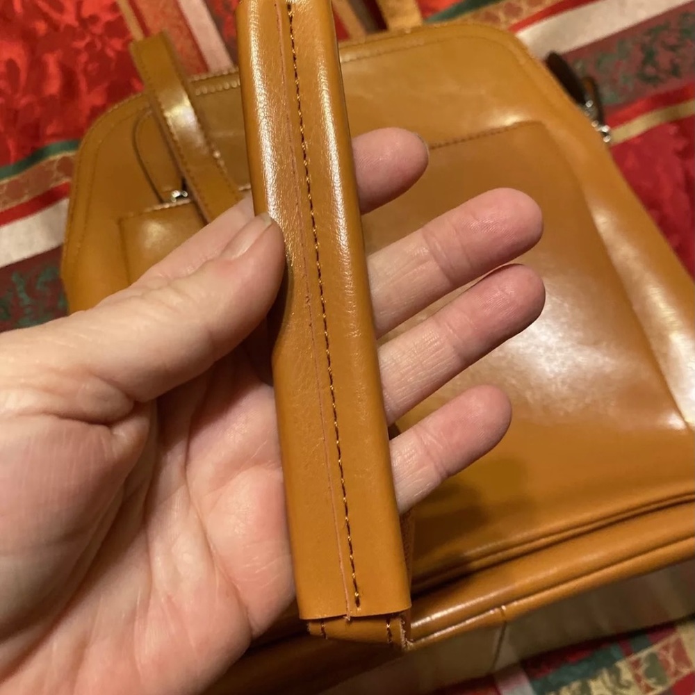 Heshe Convertible Tan Leather Backpack or Shoulder Bag - Picture 5 of 11